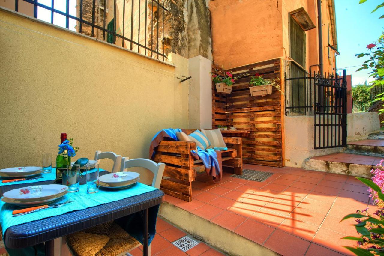 הוילה אימפריה Casa A 2 Passi Dal Mare Con Patio Privato מראה חיצוני תמונה